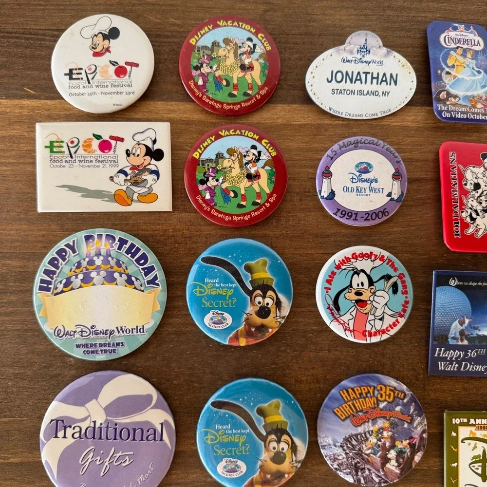 Vintage Disney World I'm Celebrating Goofy Green Button Pin